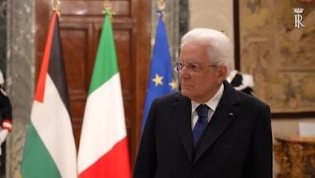 La stretta di mano tra Mattarella e il Presidente della Palestina Abu Mazen