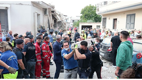 Palazzina crollata a Saviano, il miracolo di Gennarino: sopravvissuto a 2 anni per ore sotto le macerie. Le domande ai soccorritori: «Dov'è mamma?»