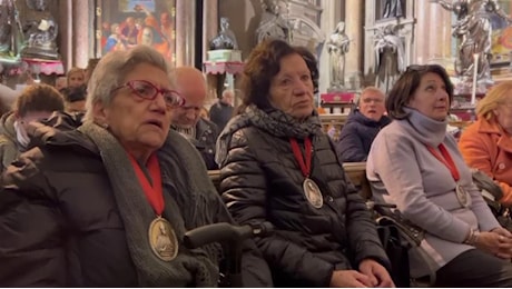 Duomo di Napoli, l'attesa del prodigio: i canti delle Parenti di San Gennaro