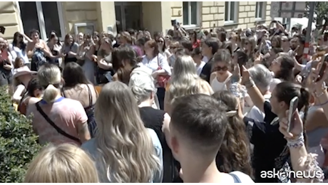 Stop ai live di Taylor Swift? I fan non si perdono d’animo e cantano per le strade di Vienna