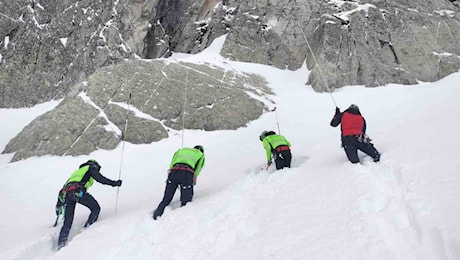 Ricerche sull'Adamello, identificato il corpo senza vita di un alpinista