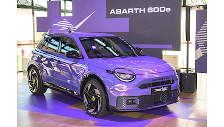 Abarth 600e, la più potente di sempre. Ufficiale il nuovo B-SUV sportivo elettrico