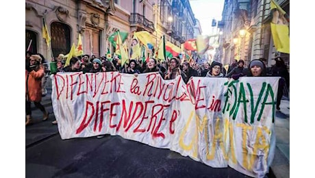 A Torino un corteo in difesa del Rojava, il nord-est della Siria