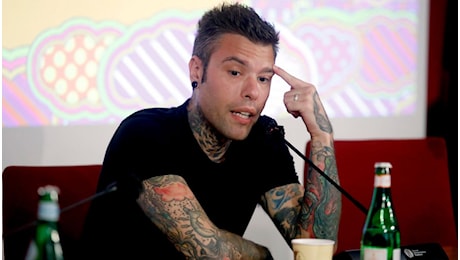 Fedez lascia l'Italia e va a St Barth, Natale di lusso: il primo senza figli post rottura con Chiara Ferragni