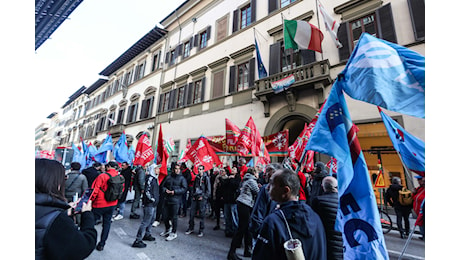 Moda, lo sciopero e la manifestazione a Firenze: “Ci giochiamo un intero distretto”