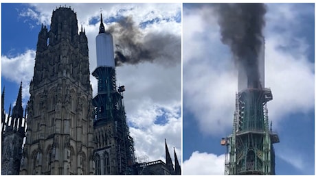 Francia, incendio nella cattedrale di Rouen: guglia in fiamme. Il sindaco: «Rogo di origine ignota»