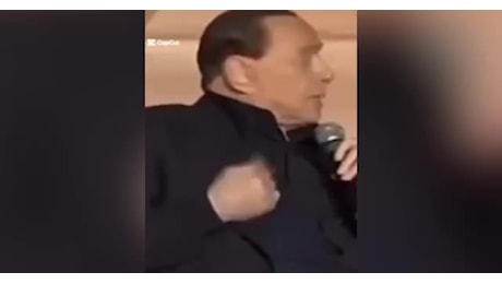 Berlusconi su Putin nel 2015: Uomo liberale e democratico che mantiene la parola, numero 1 fra i leader mondiali - VIDEO