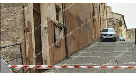 Ferentino, Accoltella un compagno fuori da scuola: arresti domiciliari per l'aggressore sedicenne