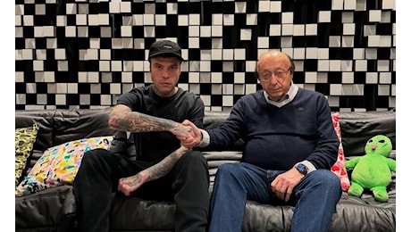 Ma Fedez tra Kings League con Luciano Moggi, Boem e Lethal Espresso con Taxi B farà mai uscire un nuovo album? E la canzone trap con l’ex dirigente della Juventus…