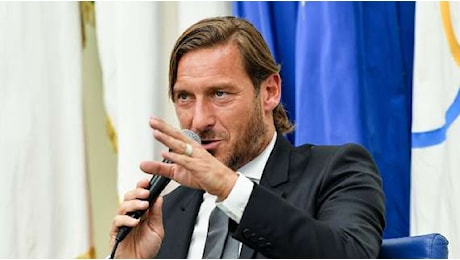 Gossip | Sarai sempre con me: Totti non trattiene l'emozione e scoppia in lacrime