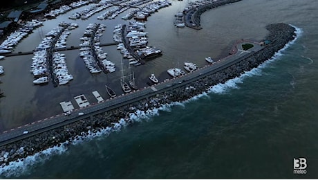 Maltempo Liguria - Nubifragi a Varazze, il mare color fango alla marina (VIDEO)