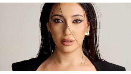 Eurovision 2025, 72 ex concorrenti chiedono esclusione cantante israeliana Yuval Raphael: “‘Normalizzato’ genocidio a Gaza, nel 2022 la Russia fu esclusa, perché Israele no?”
