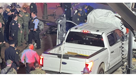 Attentato terroristico a New Orleans pianificato da almeno 5 persone, 3 esplosivi piazzati lungo Bourbon Street