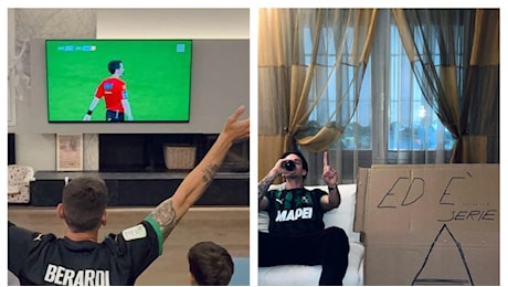 Il Sassuolo festeggia sul divano il ritorno in serie A: sui social le foto dei giocatori con birrette e cartelloni
