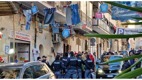 Napoli, Francesco Emilio Borrelli preso a pugni durante la diretta: un arresto e quattro denunciati