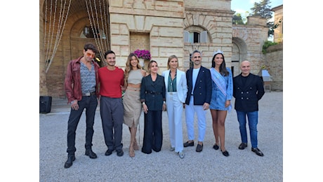 Miss Italia 2024, Martina Colombari: «La bellezza non perfezione, le ragazze si mettano in gioco per come sono» ( Le Foto