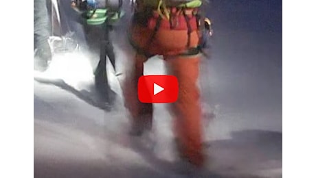 Gran Sasso, bufera interrompe ricerche di alpinisti dispersi, il video