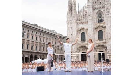 Duemila ballerini in piazza Duomo con Roberto Bolle