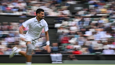 Wimbledon, Djokovic batte Musetti in tre set. È in finale contro Alcaraz: 4-6, 6-7, 4-6