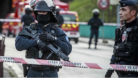 Guerriglia a Poitiers, 15enne in fin di vita. Il ministro: come in Messico