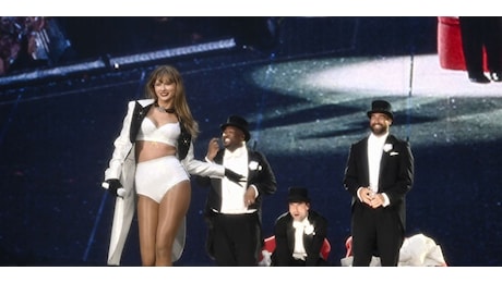Tutte le star avvistate ai concerti di Taylor Swift a Londra (con il bonus di Travis Kelce sul palco)