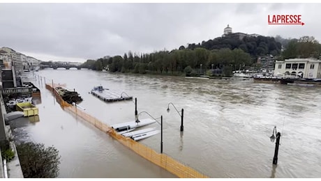 Esonda il Po, a Torino chiusi i Murazzi: strade allagate e «massima allerta»