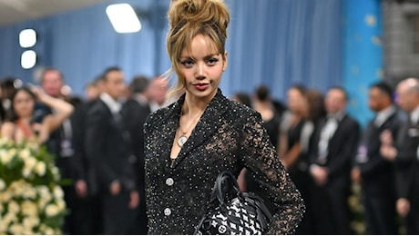 Lisa delle Blackpink: al Met Gala 2025 sotto sotto c'è… Rosa Parks (?)