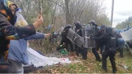 Scontri al rave di La Cassa: 300 identificati, 14 feriti