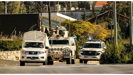 Unifil: «Due tank israeliani hanno fatto irruzione in una nostra postazione. Violazioni scioccanti». Meloni a Netanyahu: «Attacchi sono inaccettabili»