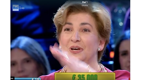 Affari Tuoi, Antonietta si salva con 35mila euro ma apre il pacco prima del via: Si è visto qualcosa?