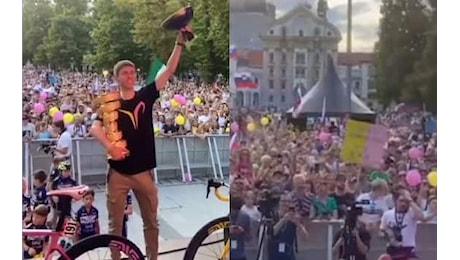 Ciclismo, Tadej Pogacar: bagno di folla a Lubiana. VIDEO
