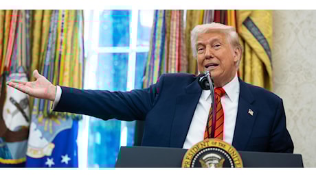 Incentivi per andarsene e aerei verso la Libia: ecco il “piano migranti” di Trump