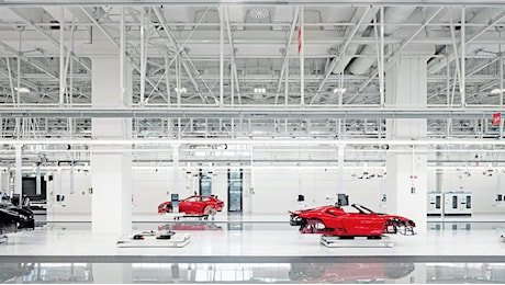 La fabbrica del futuro è già qui: tutti i segreti dell’e-building Ferrari, dove si farà anche l’elettrica