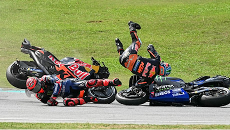 Sepang, incidente al via: Miller resta a terra in pista. Cosa è successo