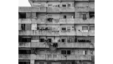 Napoli, le ultime 11 famiglie lasciano la Vela rossa di Scampia