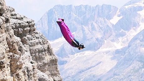 Base-jumper muore a 36 anni in val Badia, gli amici ricordano Raian Kamel: “Determinato e gentile, resterai un eroe”