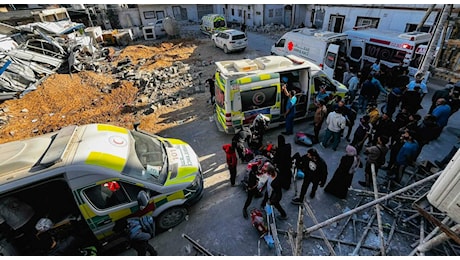 Israele, raid su un condominio a Gaza. Media: «Almeno 77 morti, anche donne e bambini»