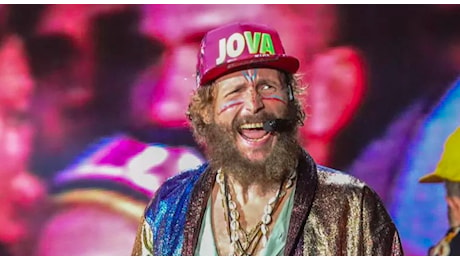 Jovanotti: «Ho dovuto reimparare a camminare, ma la bici non la mollo. Ora sono titanico... all'aeroporto suono quando passo»