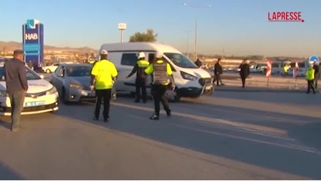 Attacco terroristico ad Ankara: la polizia davanti all'azienda aerospaziale