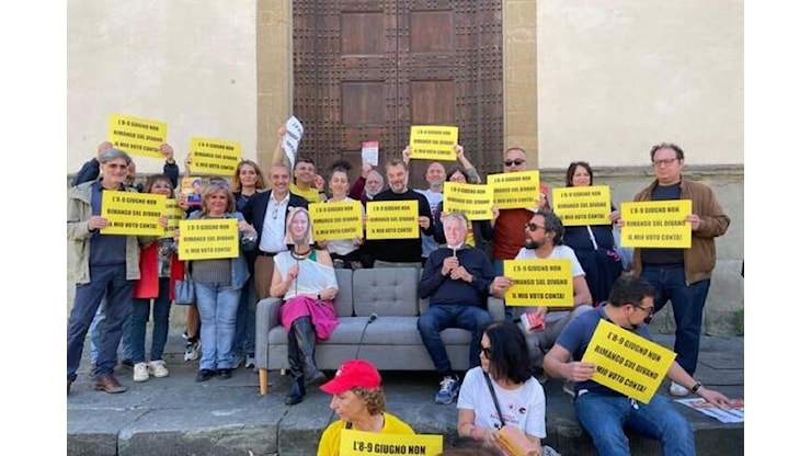 Referendum: flash mob a Firenze no a 'me ne frego' del governo - Tiscali Notizie Referendum: flash mob a Firenze no a 'me ne frego' del governo - Tiscali Notizie
