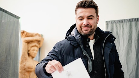 Elezioni in Romania, il campione Adrian Mutu vota a Prato: “Un dovere morale per il mio futuro e per quello dei miei figli”