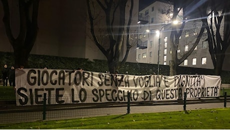 Festa Milan, nuova contestazione dei tifosi contro squadra e società