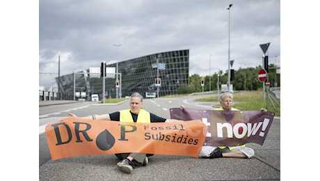 Sit-in di protesta agli aeroporti di Zurigo e Ginevra