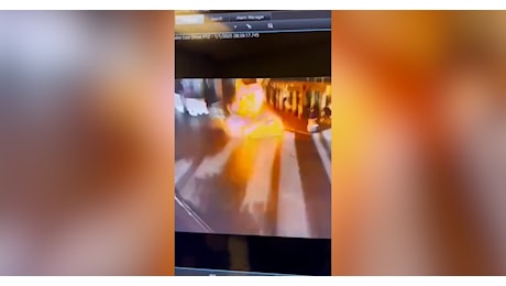 Las Vegas, il video dell’esplosione della Tesla davanti al Trump Hotel: un morto e 7 feriti