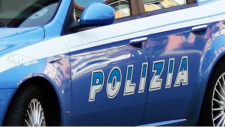 Ragazza di 19 anni si lancia dall’auto in corsa per sfuggire alle violenze