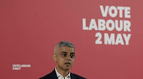 Khan resta sindaco di Londra, crollo dei conservatori