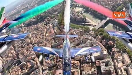 Il volo delle frecce tricolori visto dalla cabina di pilotaggio