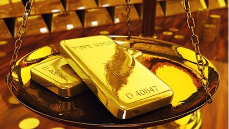 L'oro tocca nuovi massimi storici oltre 2.400 dollari