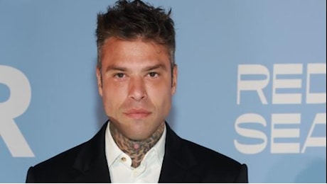 Fedez, nuova canzone contro Ferragni: «Chi perde un marito poi trova un tesoro, amore fa rima con patrimonio»