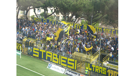 Un gol per tempo, irrompe la Juve Stabia: la capolista Pisa sconfitta al ‘Romeo Menti’